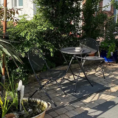 Green Caroline Apartment